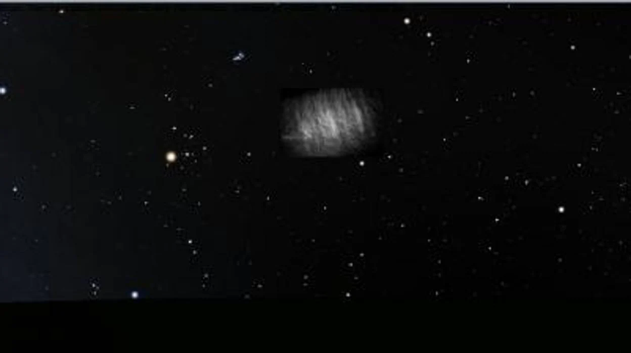 Impresión artística de la nube de Kordylewski en el cielo nocturno (con su brillo mucho mayor) en el momento de las observaciones