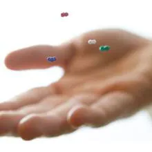 Partículas levitando sobre una mano