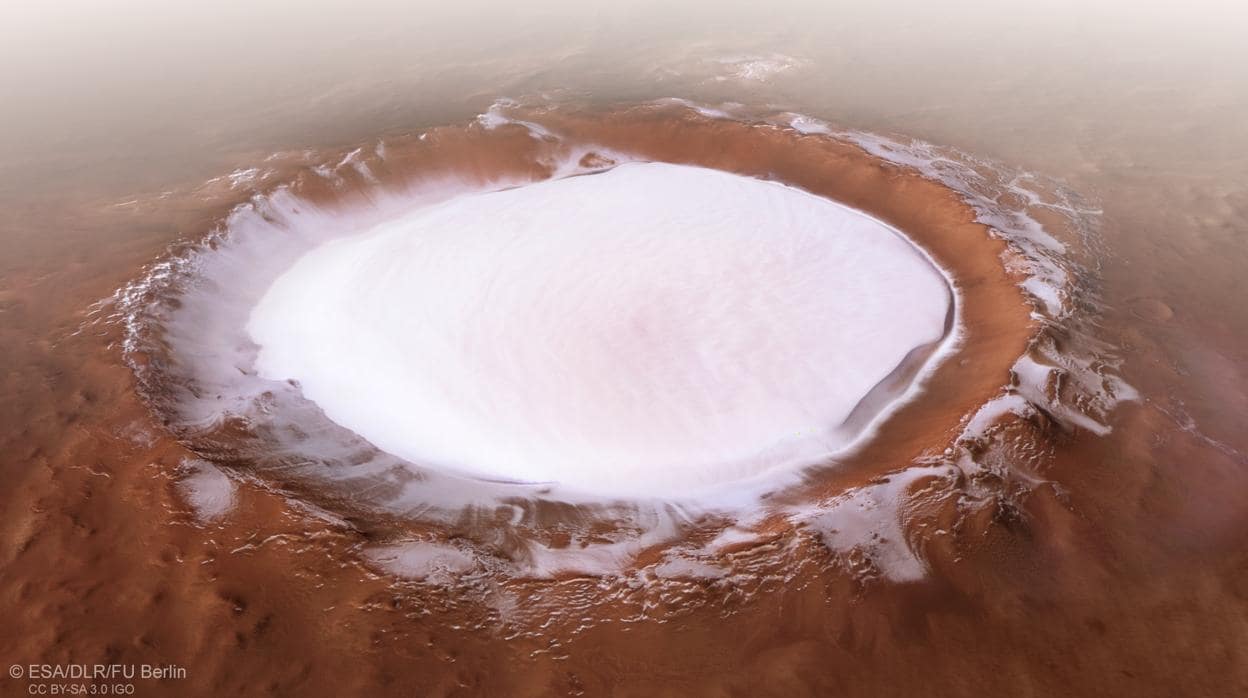Vista de Karalev, el cráter de hielo perpetuo de Marte