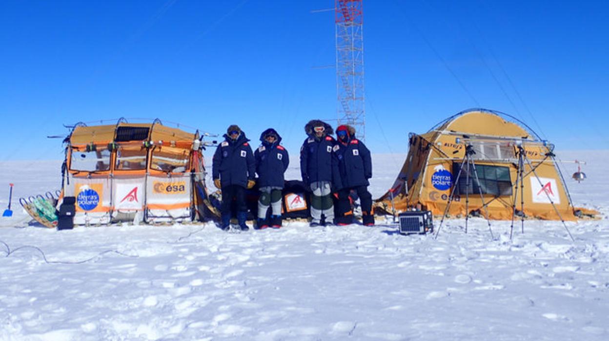 Expedición española «Antártida inexplorada» a bordo del trineo de viento