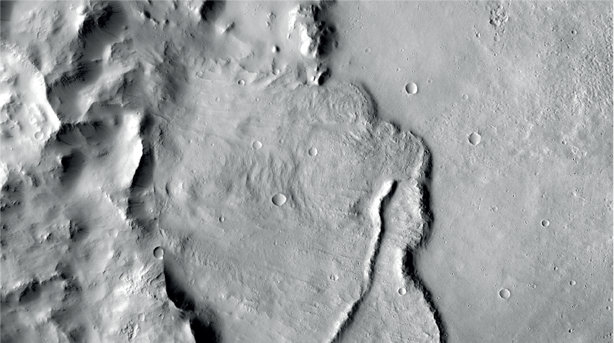 Ejemplo de formaciones geológicas en una cuenca profunda en Marte que muestran que fue influenciada por guas subterráneas miles de millones de años atrás