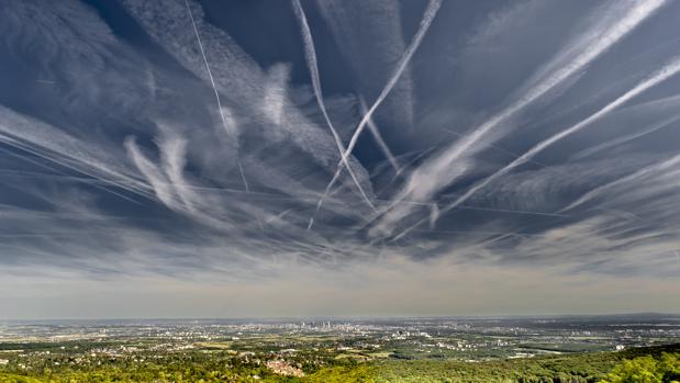 Qué son los «chemtrails», la teoría conspiranoica en la que cree Raquel Martínez