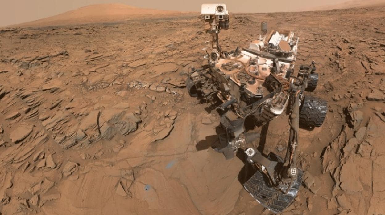 Imagen de archivo del Curiosity en un sitio de perforación en Marte
