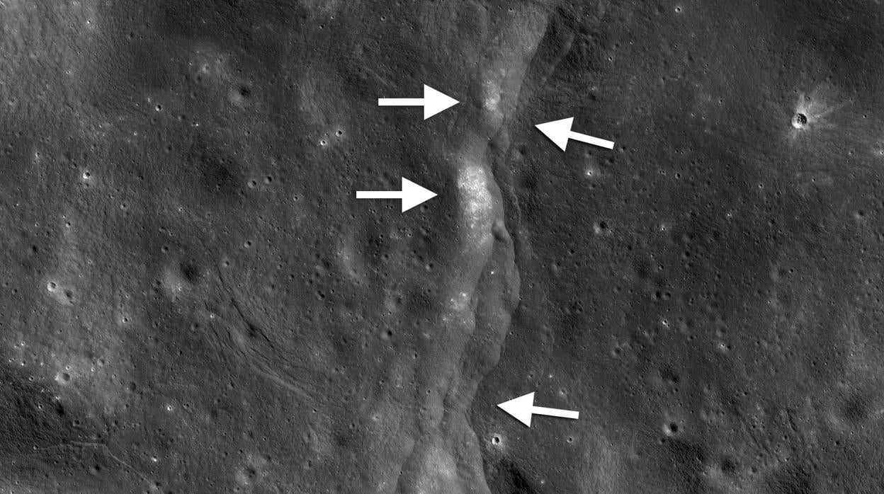 Una de las miles de fallas de empuje descubiertas en la Luna por el Lunar Reconnaissance Orbiter (LRO) de la NASA