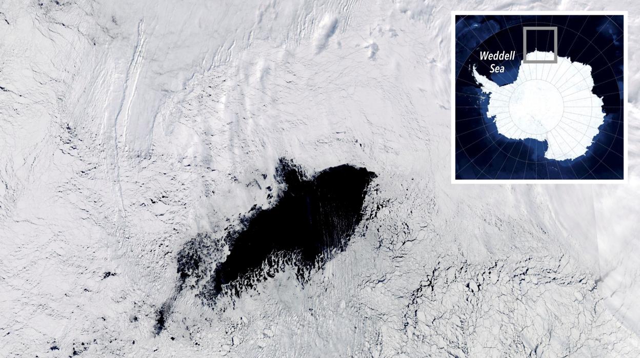 Imagen de una polinia, un agujero en medio del hielo, formada en 2017, y con el tamaño de Aragón