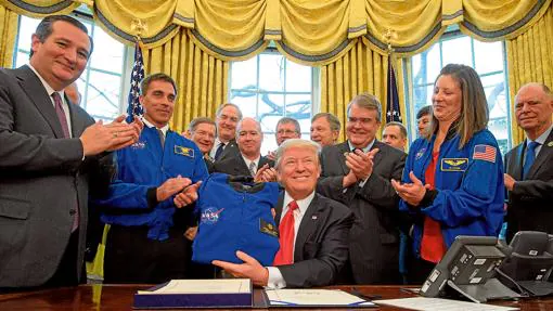 Trump firma en 2017 la autorización de más recursos para la NASA