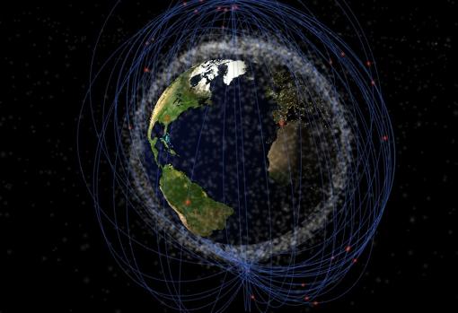 En azul, órbitas de los 40 bloques de agujas del proyecto Westford que aún quedan en el espacio y que se monitorizan desde la Tierra