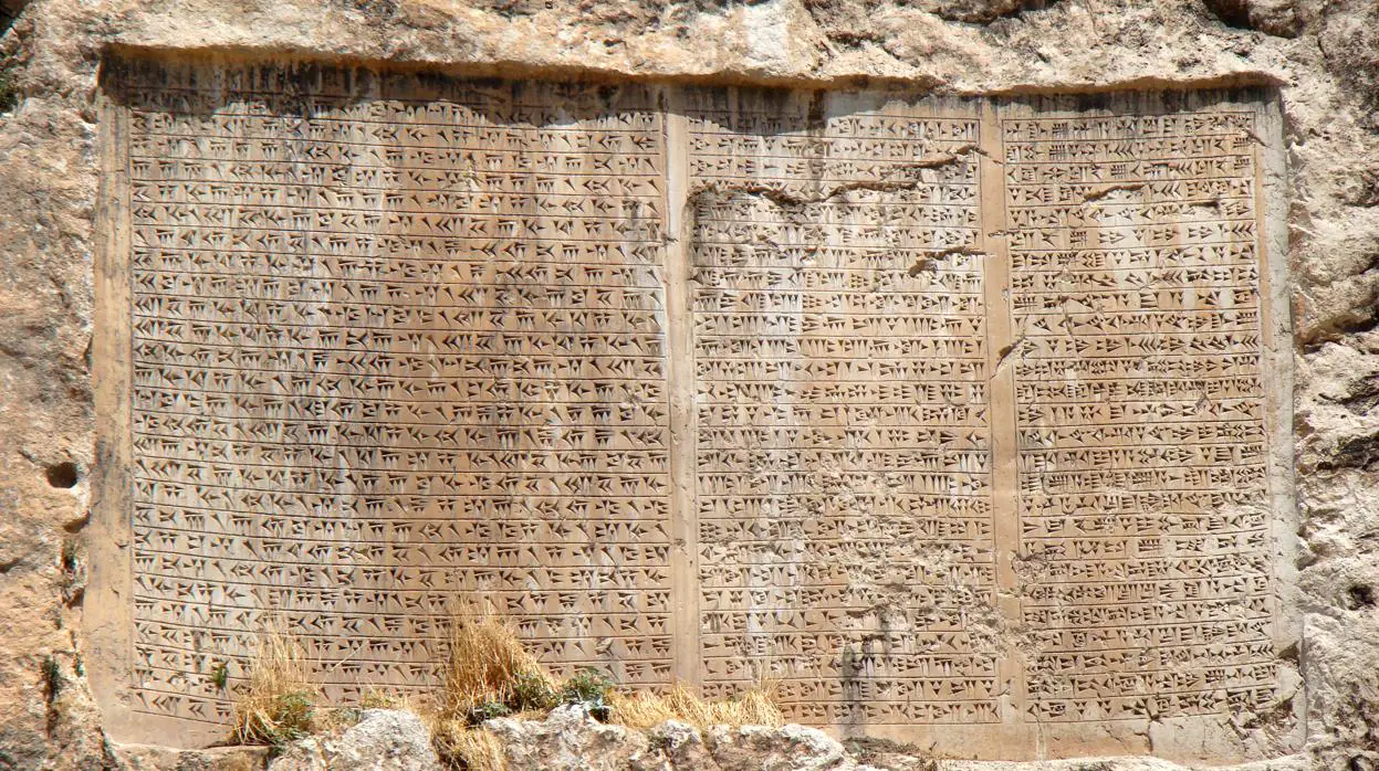 Inscripción cuneiforme hallada en la ciudad turca de Van con una antigüedad de 2.500 años