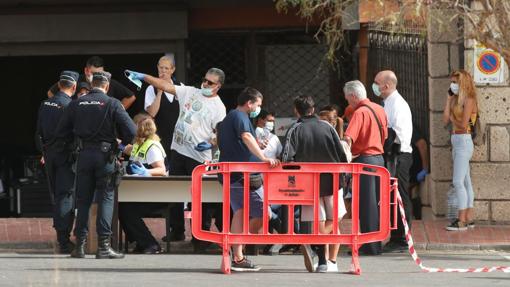 Trabajadores y clientes del hotel de Tenerife aislado por el coronavirus