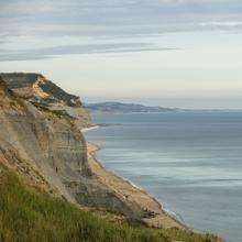 La espectacular costa cerca de Charmouth en Dorset, Reino Unido