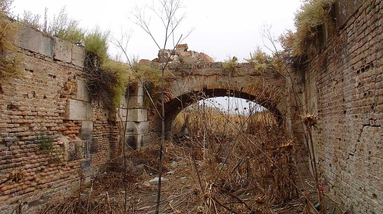 Una de las esclusas del Real Canal de Manzanares, construido en el siglo XIX