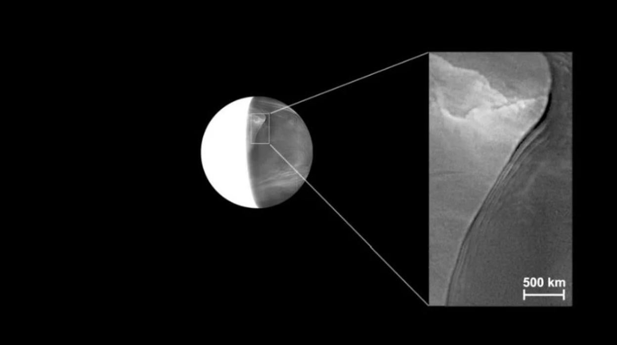 Detalle de la estructura. Es similar a algunas ondas de gravedad observadas en la Tierra