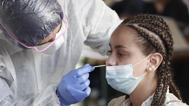 Las reinfecciones de COVID-19 pueden alargar la pandemia y no afectar a la vacuna