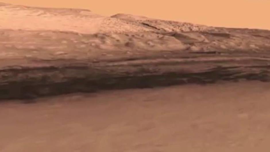 Un «diablo de polvo» pasa frente al rover Curiosity en Marte