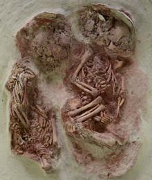 Doble entierro infantil