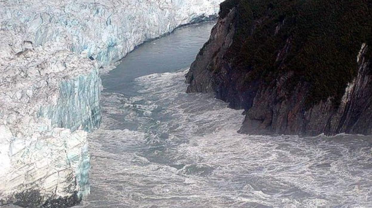 Glaciar Hubbard el 14 de agosto de 2002, cuando ocurrió un Jökulhlaup