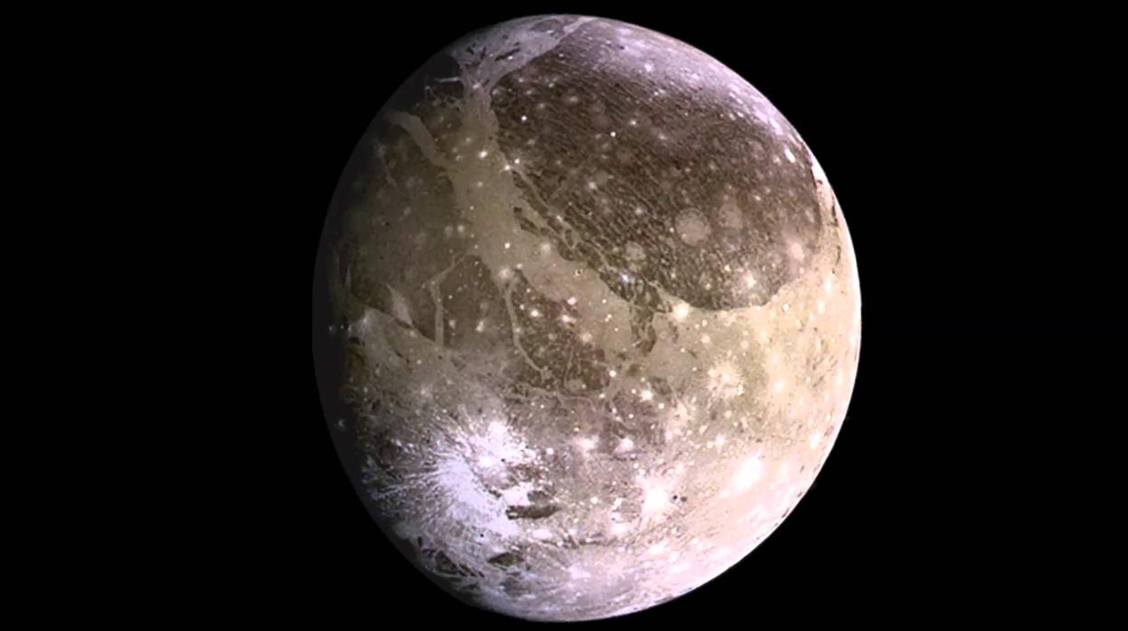 La luna de Júpiter Ganímedes oculta bajo su corteza de hielo el mayor océano de todo el Sistema Solar