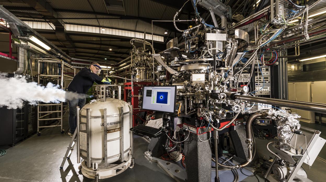 Científico en la línea de luz BOREAS