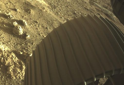 Una foto histórica: el Perseverance a punto de aterrizar en Marte