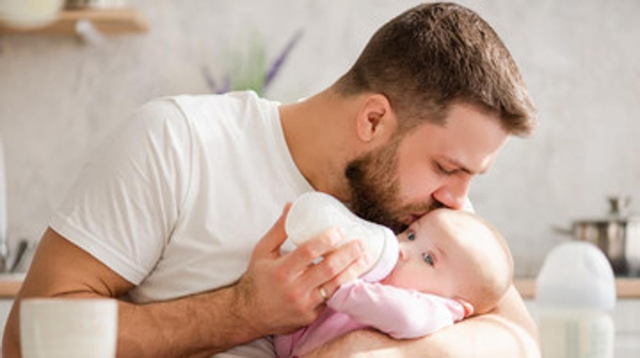 Los varones que son padres suelen tener niveles de testosterona más bajos que los que no lo son