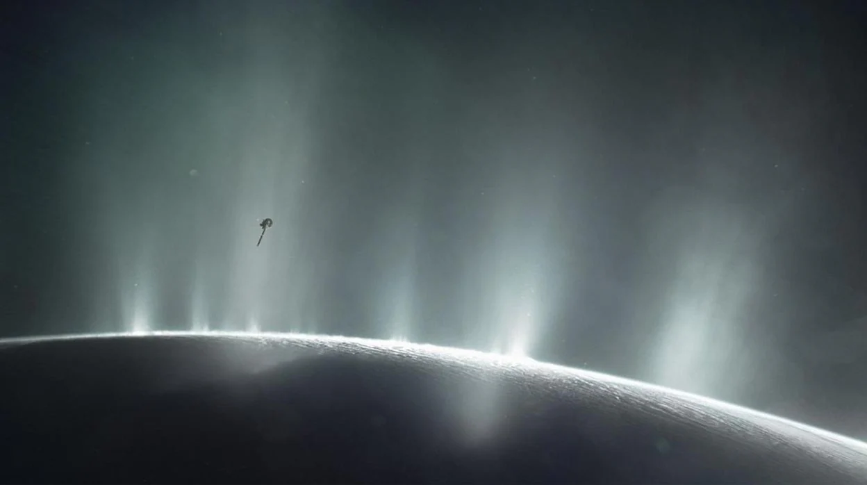 Los potentes géiseres de agua de Encélado revelaron la existencia de un vasto océano subterráneo