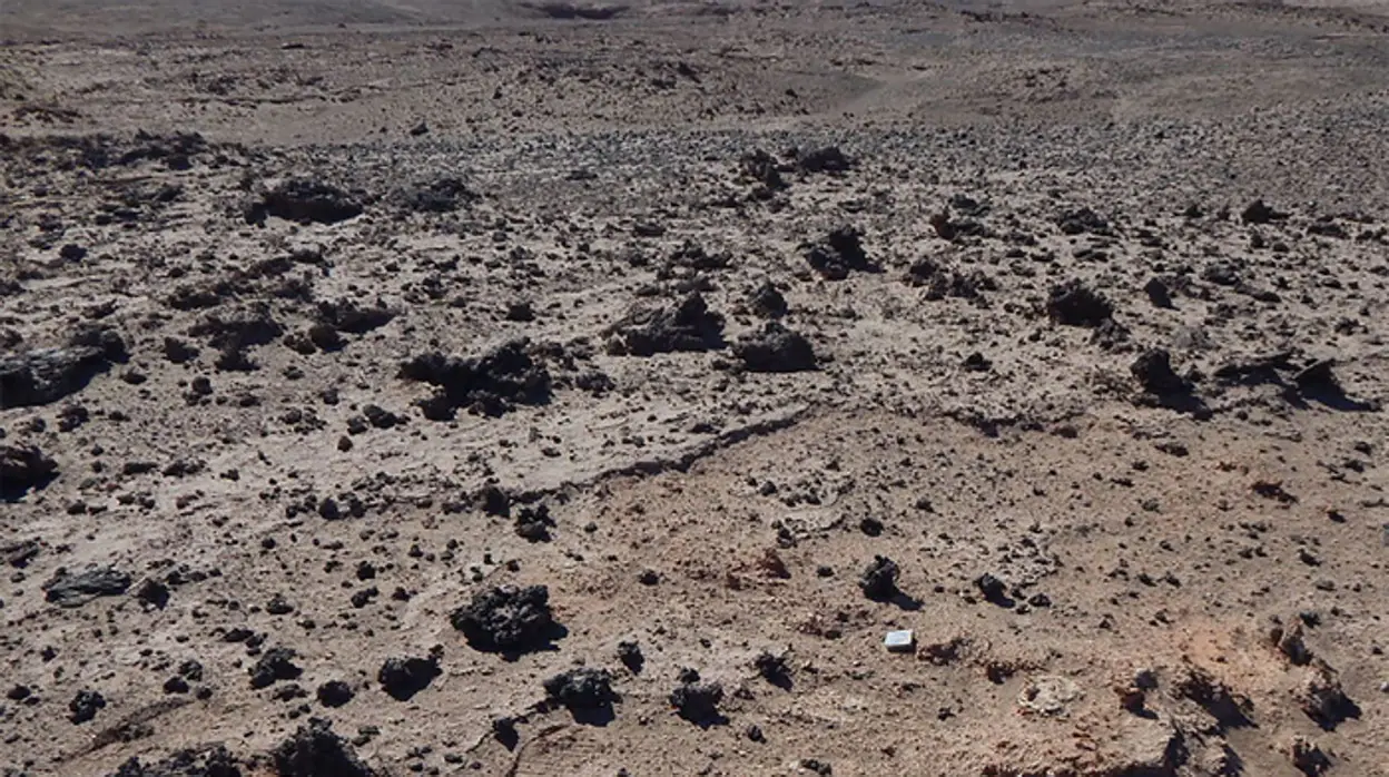 Depósitos de vidrio de silicato oscuro, esparcidos por un corredor de 75 km a lo largo del desierto de Atacama