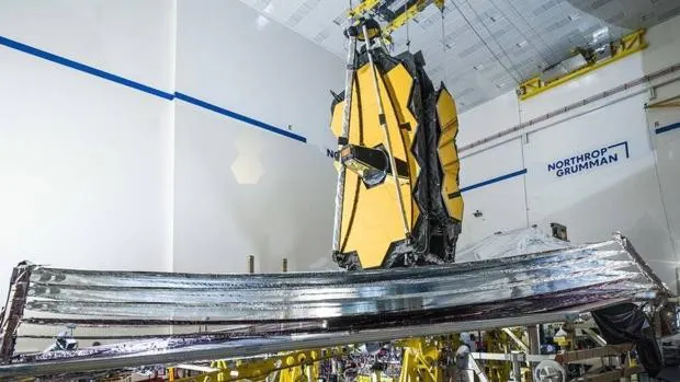 El escudo térmico del telescopio James Webb se despliega con éxito