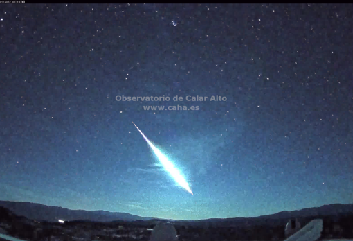 Una gran bola de fuego cruza el cielo de Andalucía y convierte la noche en día