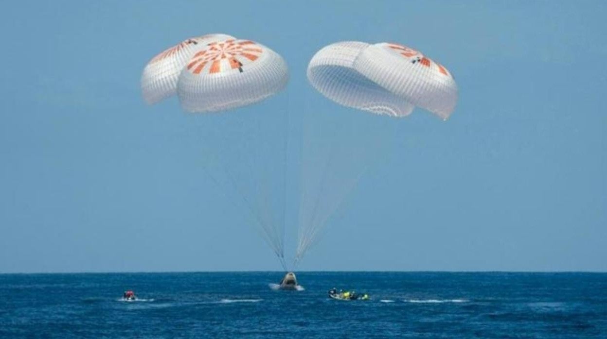 La nave de Axiom ameriza en las aguas de Florida