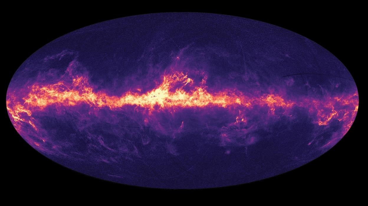 Vista de todo el cielo de Gaia de nuestra Vía Láctea y las galaxias vecinas. El mapa muestra el polvo interestelar que llena la galaxia