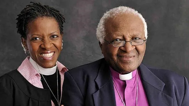 El arzobispo Desmond Tutu y su hija Mpho