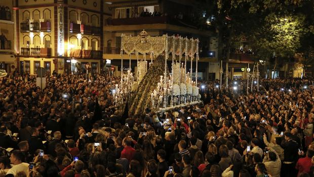 Tres detenidos por desórdenes en la Madrugá de la Semana Santa de Sevilla