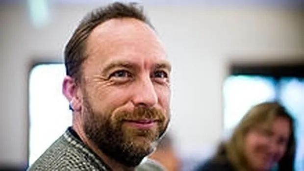 Jimmy Wales: «Los periodistas deben buscar en Wikipedia preguntas, no respuestas»