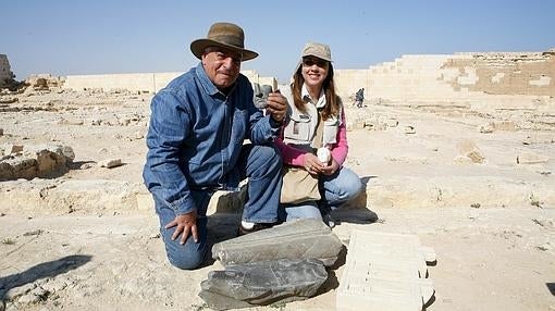 Zahi Zawas y Kathleen Martínez en Taposiris Magna