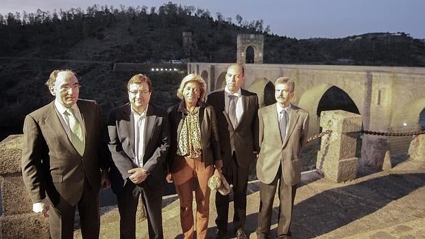 La nueva iluminación del puente romano de Alcántara, en Cáceres