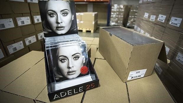 Adele estrenó el primer sencillo de su nuevo disco «25» , el pasado mes de octubre en una emisora británica