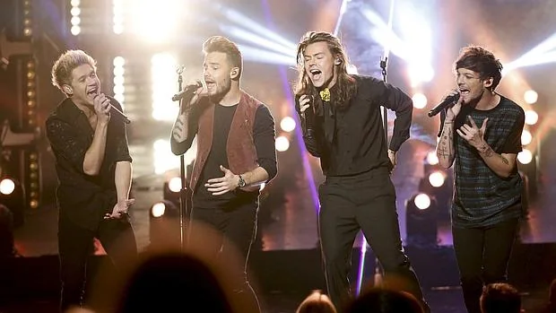 One Direction interpreta «Perfect» en los American Music Awards 2015