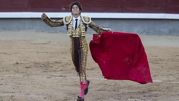 Sebastián Castella, muleta en mano, feliz tras cuajar una memorable faena con «Jabatillo»