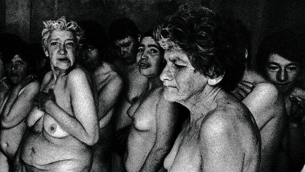 «Mujeres VI» (1999), fotografía de la serie «Antesala del desnudo»