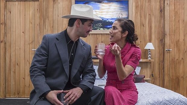 Fran Perea y Toni Acosta, en una escena de «La estupidez»