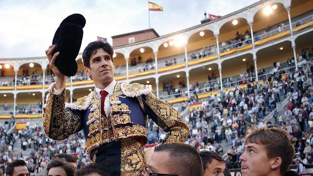 López Simón, candidato por partida doble, en la segunda de sus tres Puertas Grandes consecutivas en Las Ventas