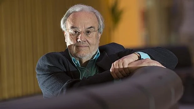 Manuel Gutiérrez Aragón, fotografiado en un hotel madrileño poco antes de la entrevista