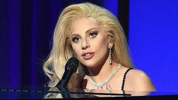 Lady Gaga rendirá homenaje a David Bowie en la entrega de los Grammy