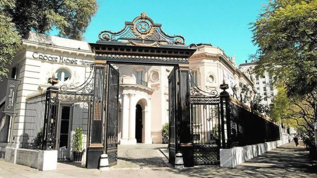 Una de las entradas del Palacio Errázuriz, sede de la Academia Argentina de las Letras, que Arrieta presidió