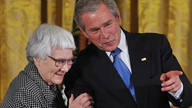 Harper Lee, con George Bush el día que recibió la Medalla Presidencial de la Libertad