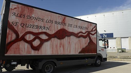 Camión pintado por Marina Vargas