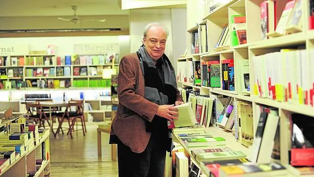 Enrique Vila-Matas, en la librería barcelonesa Bernat