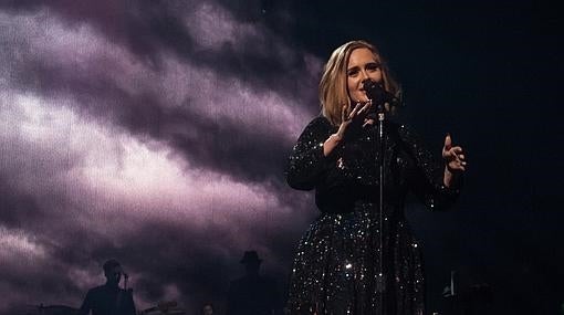 Adele inaugura su gira mundial en Belfast