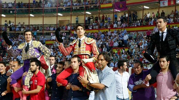 Morante, Castella y Manzanares, a hombros el pasado año en Valladolid