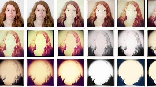Autorretrato múltiple de Marta Pujades, a la par que va desvaneciéndose